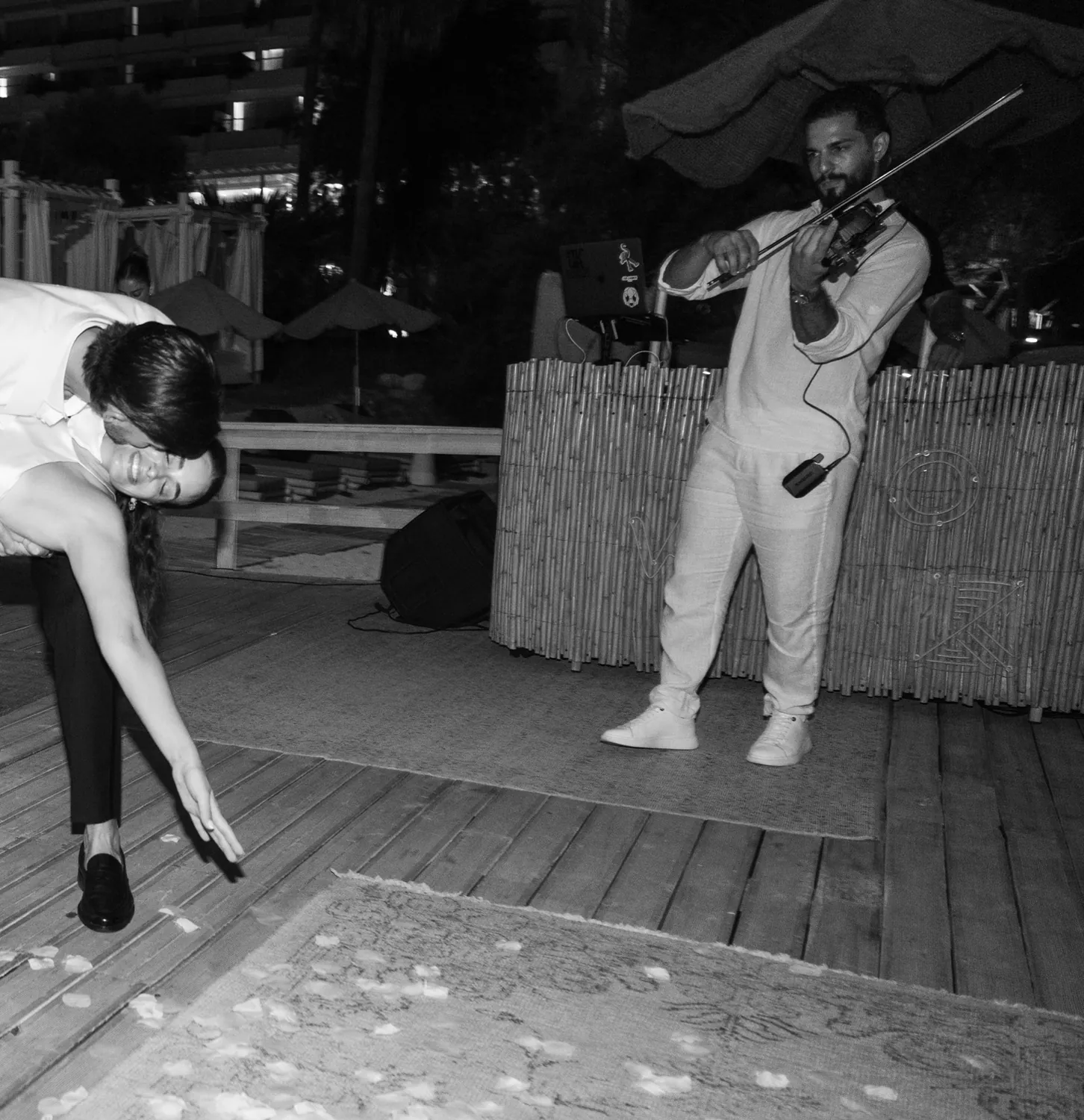Marios playing violin during the newlyweds’ first dance